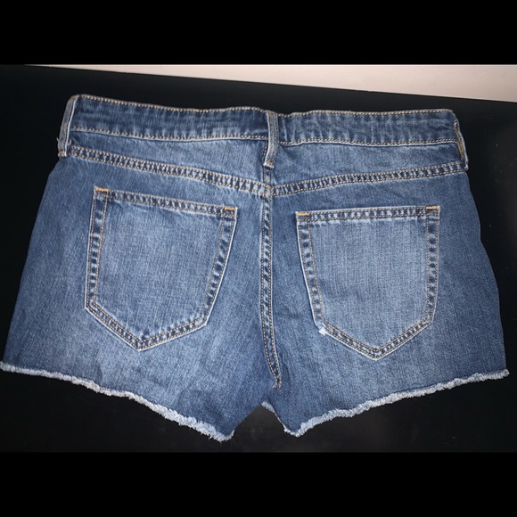 Embroidered floral shorts - Picture 3 of 4